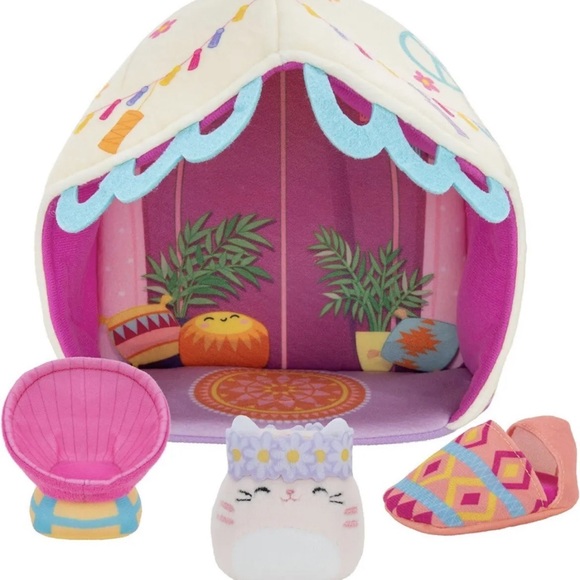 Squishville by Original Squishmallows Deluxe Glamping Playscene - Picture 2 of 3
